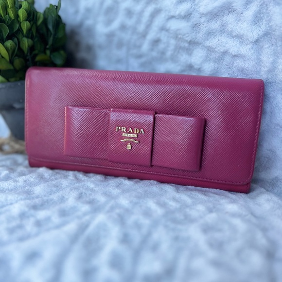 EUC Prada Milano Saffiano Leather Ribbon Bow Envelope Long Snap Button Wallet - Picture 6 of 13